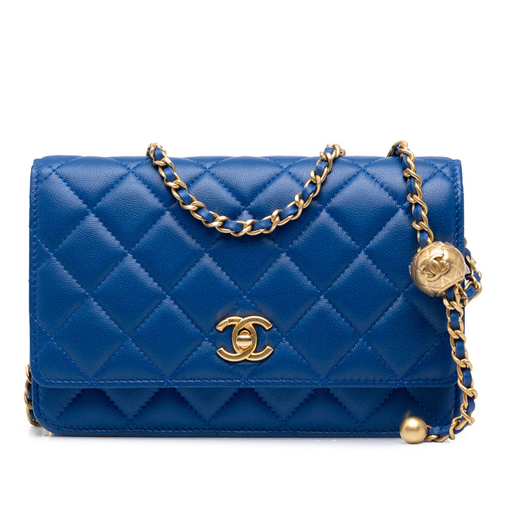 Chanel CC Matelassé Perle Crush Wallet on Chain Cuir d'agneau Bleu – vue principale – GABY PARIS