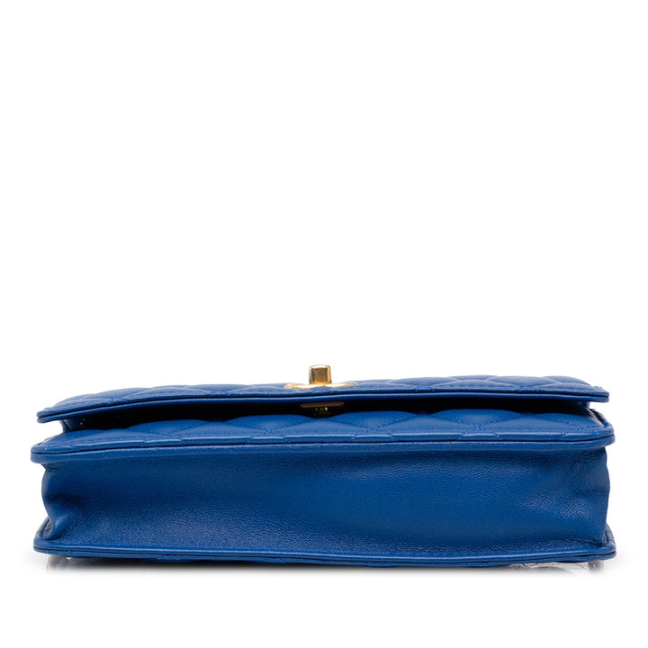 Chanel CC Matelassé Perle Crush Wallet on Chain Cuir d'agneau Bleu – vue 3 – GABY PARIS