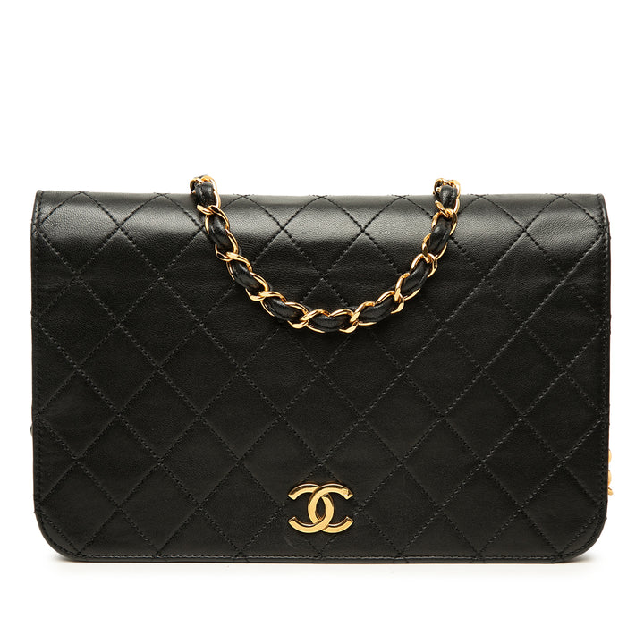 Chanel Sac bandoulière CC Matelassé Rabat intégral Moyen Cuir d'agneau Noir – vue principale – GABY PARIS