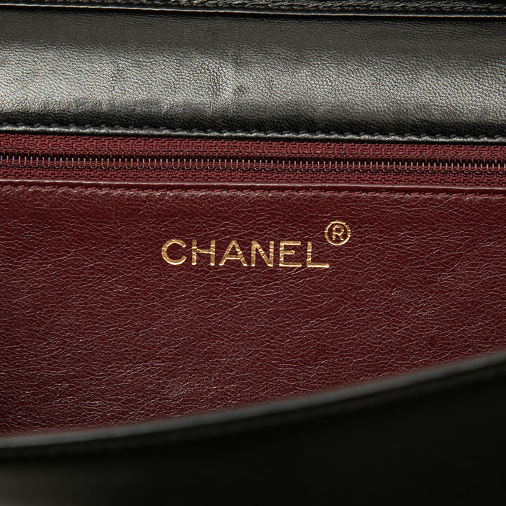Chanel Sac bandoulière CC Matelassé Rabat intégral Moyen Cuir d'agneau Noir – vue 5 – GABY PARIS