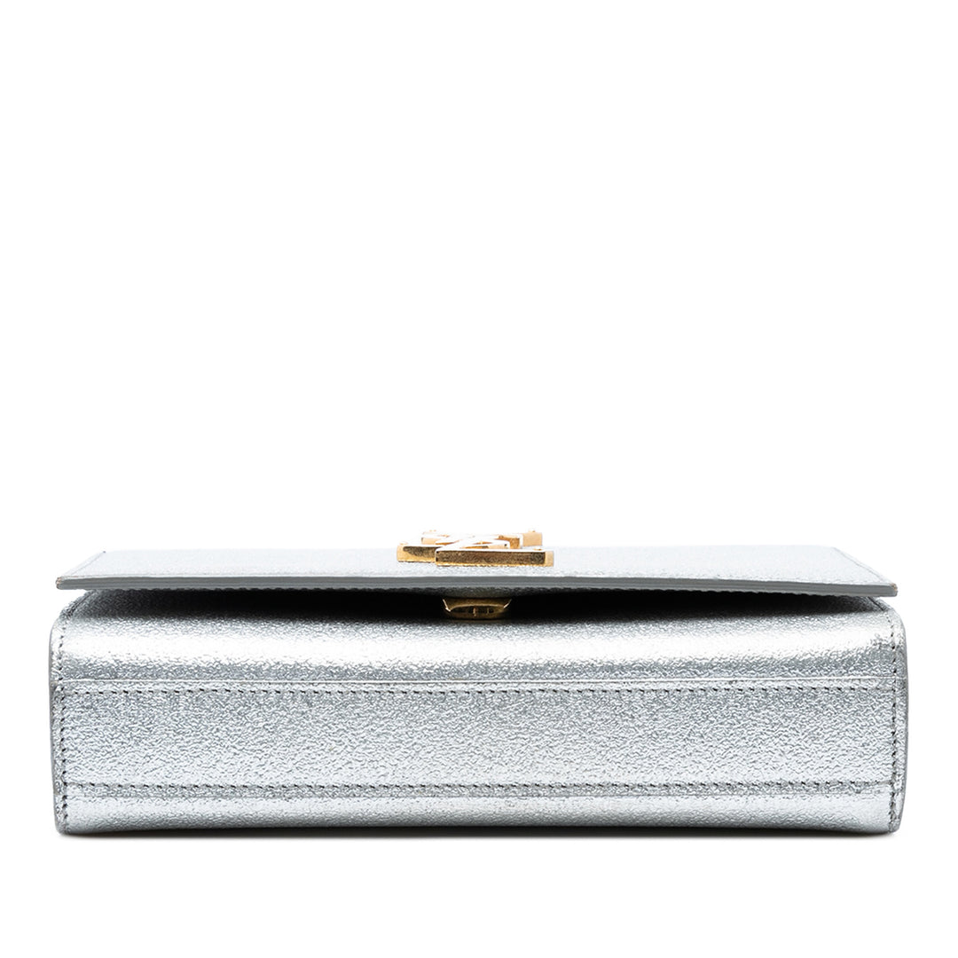 Saint Laurent Small Métallisé Cuir de veau Classic Monogram Kate Sac porté croisé Argenté – GABY PARIS Authentique