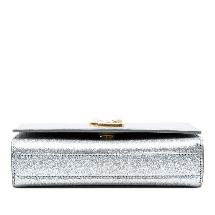 Saint Laurent Small Métallisé Cuir de veau Classic Monogram Kate Sac porté croisé Argenté – GABY PARIS Authentique