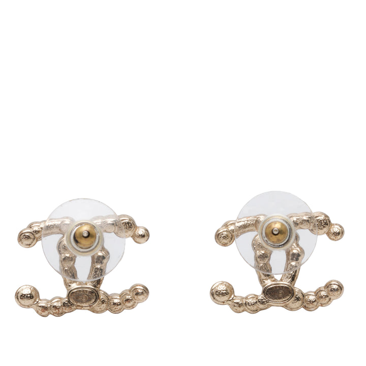 Chanel CC plaqué Perles fantaisie Strass Bullet Back Boucles d'oreilles Métal