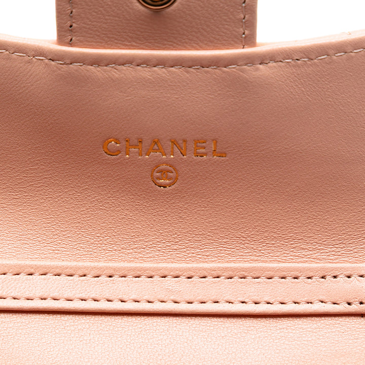 Chanel CC Matelassé Cuir d’agneau à rabat Card Holder on Chain