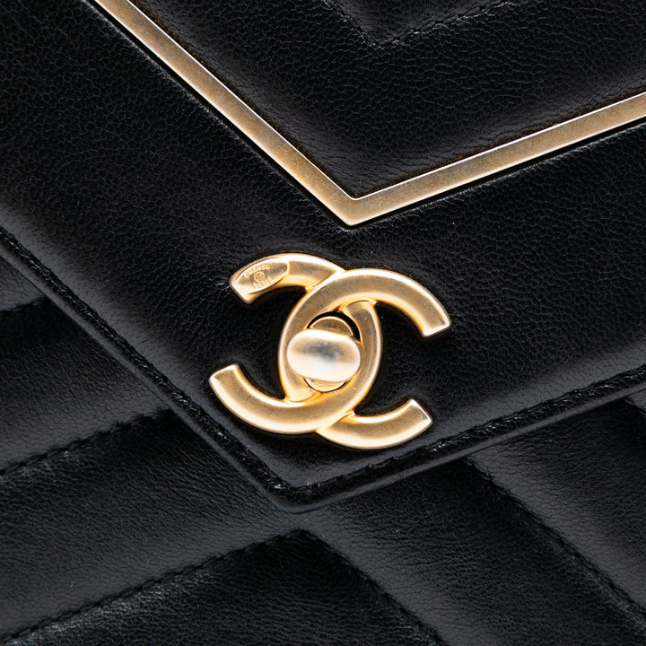 Chanel Medium Reversed Chevron Cuir d’agneau à rabat