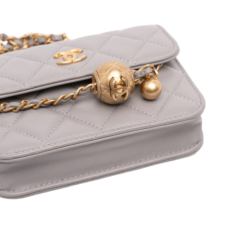 Chanel Mini Cuir d’agneau Pearl Crush Pochette On Chain Gris – GABY PARIS Authentique
