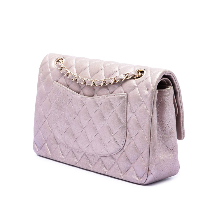 Chanel Classic Irisé Double rabat Moyen Cuir d'agneau Rose – vue 2 – GABY PARIS