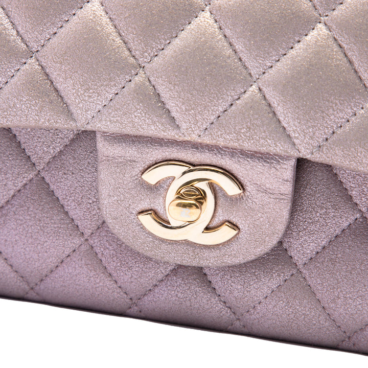 Chanel Classic Irisé Double rabat Moyen Cuir d'agneau Rose – vue 5 – GABY PARIS