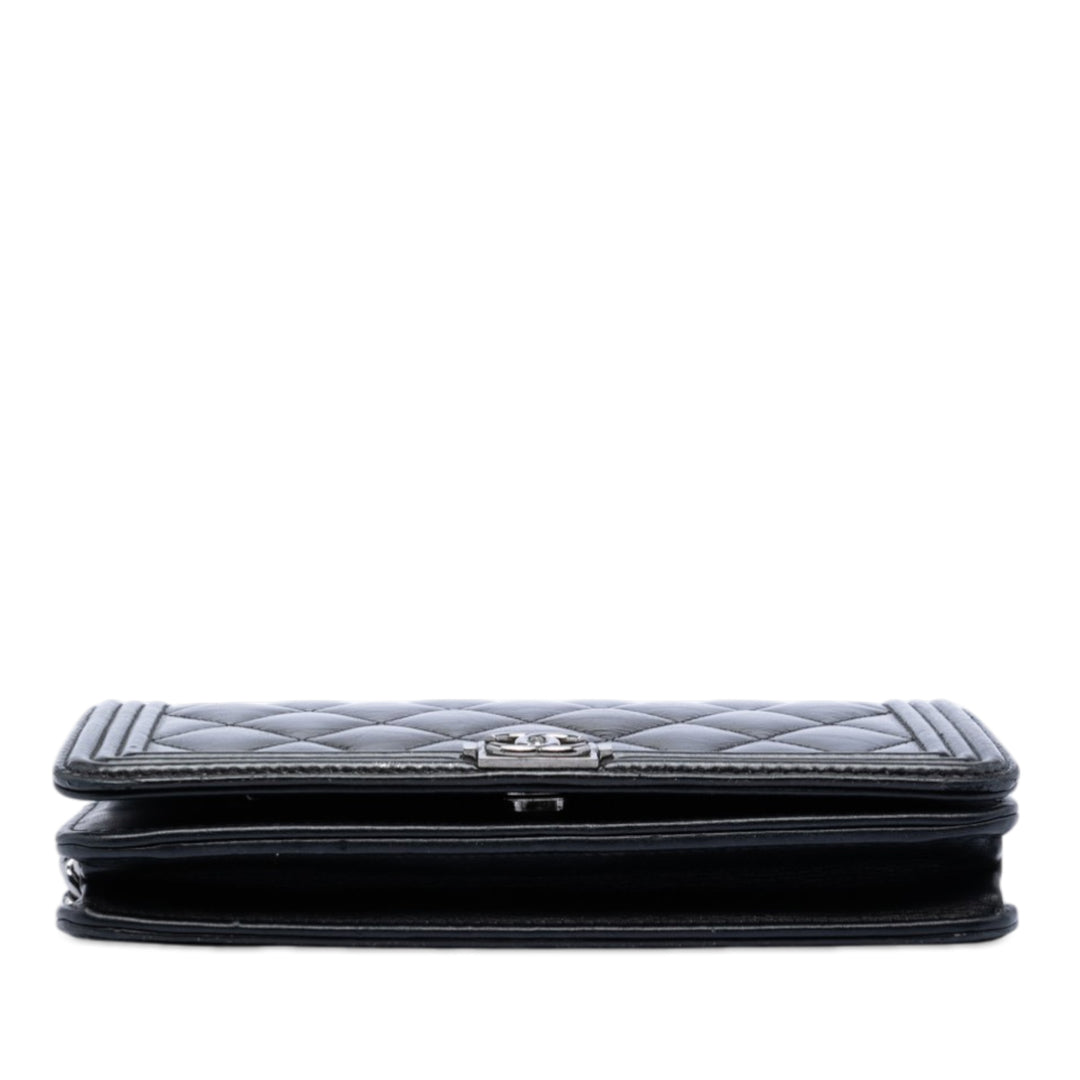 Chanel Matelassé brillant vieilli Cuir de veau Boy Wallet on Chain