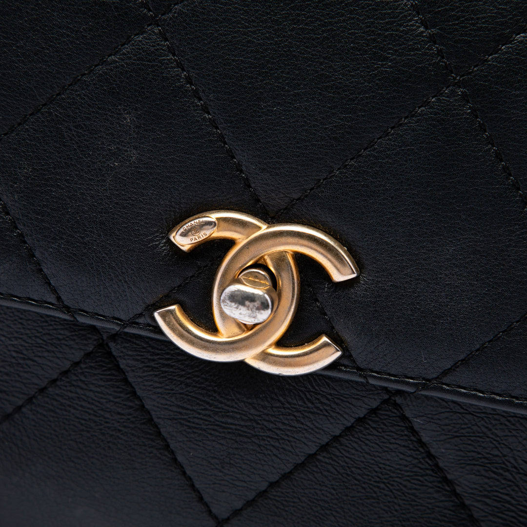 Chanel Matelassé Framing Chaîne à rabat Petit Cuir de veau Noir – vue 5 – GABY PARIS