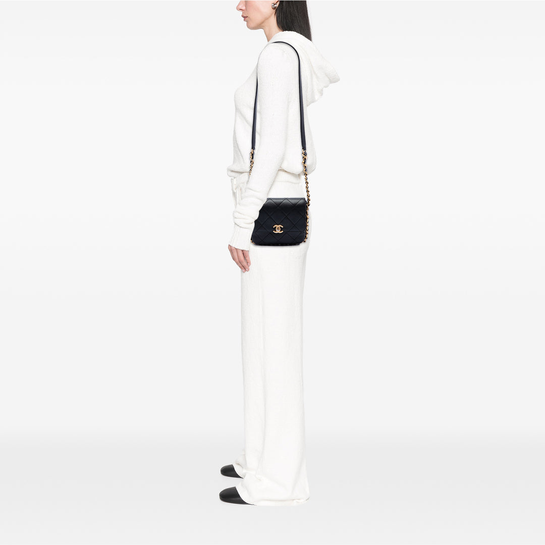 Chanel Matelassé Framing Chaîne à rabat Petit Cuir de veau Noir – vue 6 – GABY PARIS