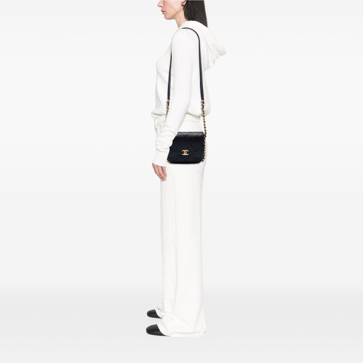 Chanel Matelassé Framing Chaîne à rabat Petit Cuir de veau Noir – vue 6 – GABY PARIS