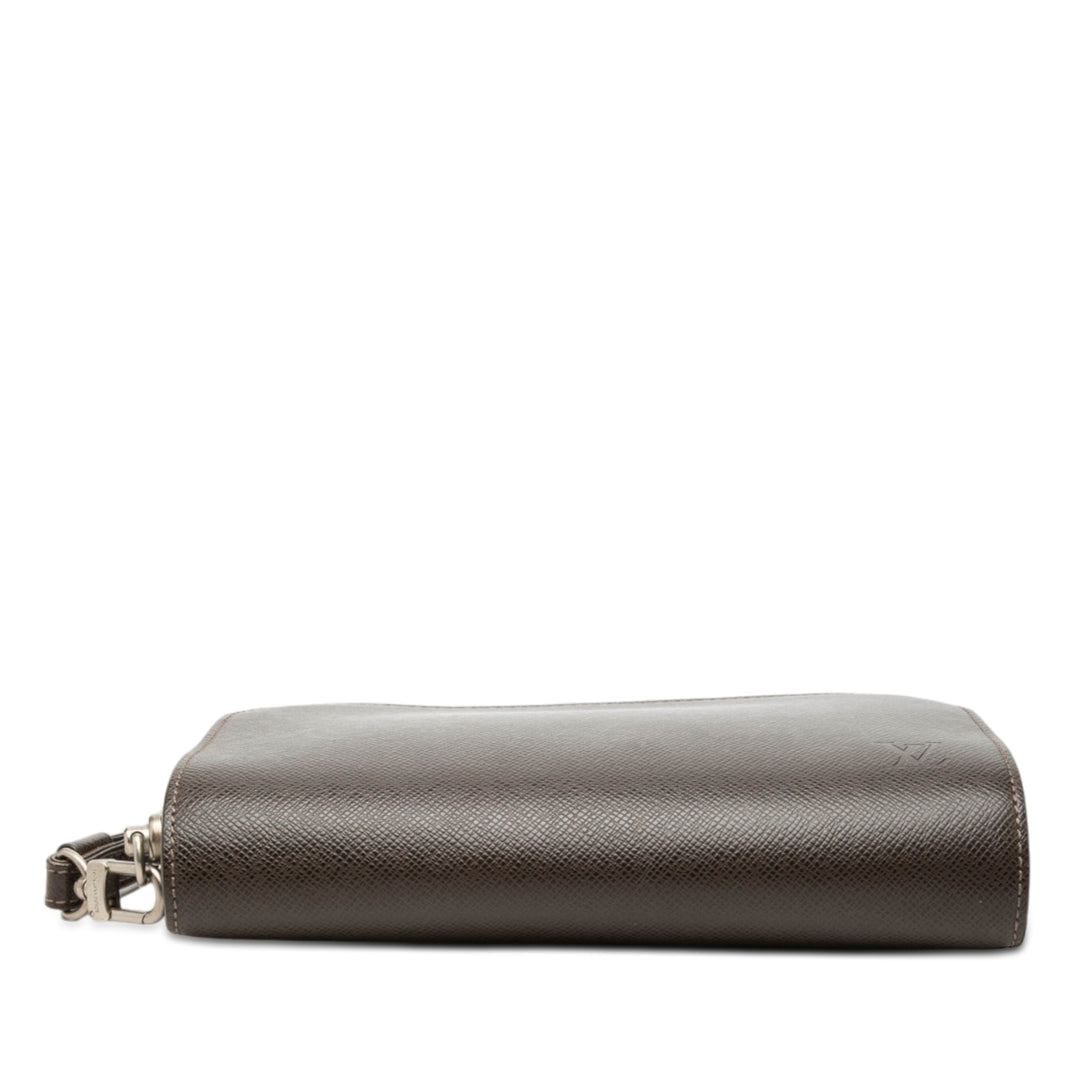 Louis Vuitton Taiga Pochette Baikal