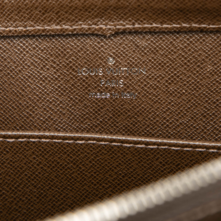 Louis Vuitton Taiga Pochette Baikal