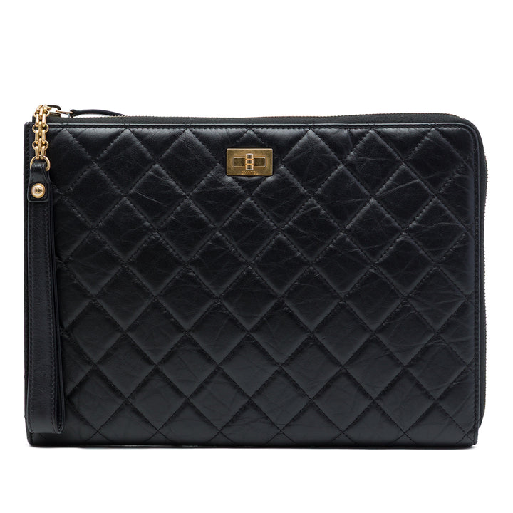 Chanel Pochette Matelassé vieilli Reissue 2.55 with Poignée Moyen Cuir de veau Noir – vue principale – GABY PARIS