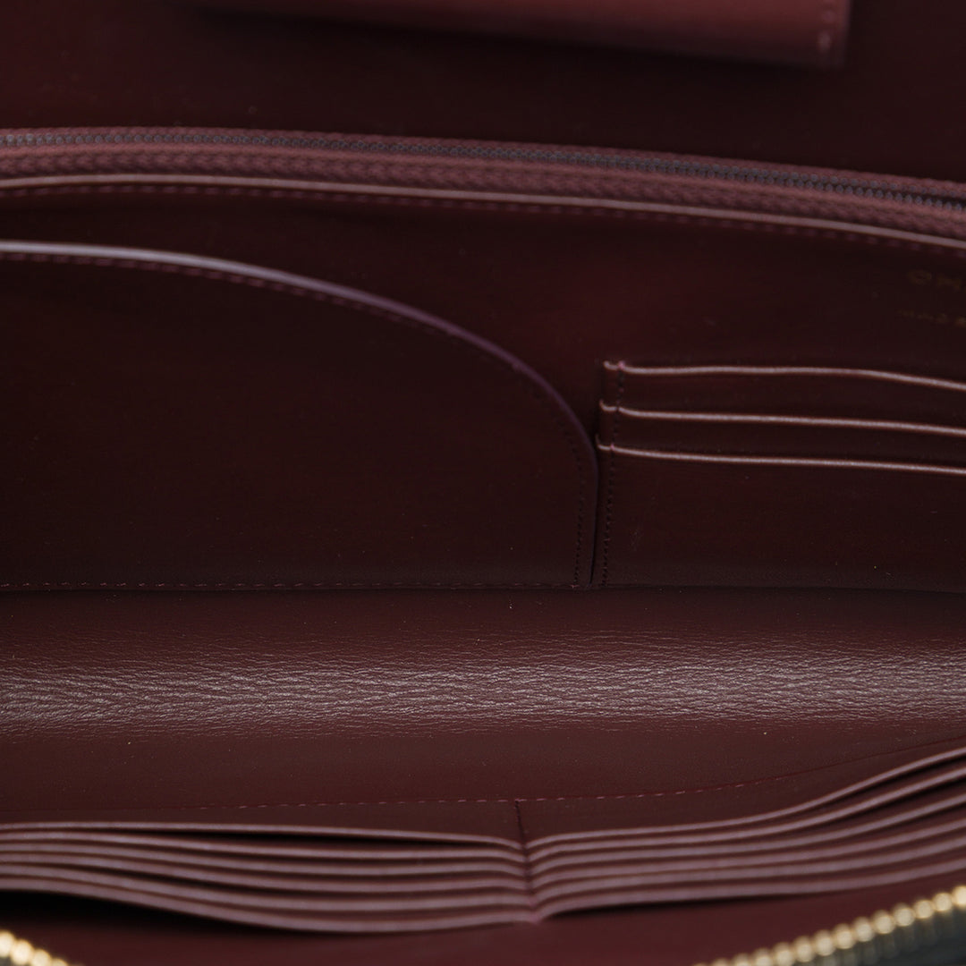 Chanel Pochette Matelassé vieilli Reissue 2.55 with Poignée Moyen Cuir de veau Noir – vue 4 – GABY PARIS