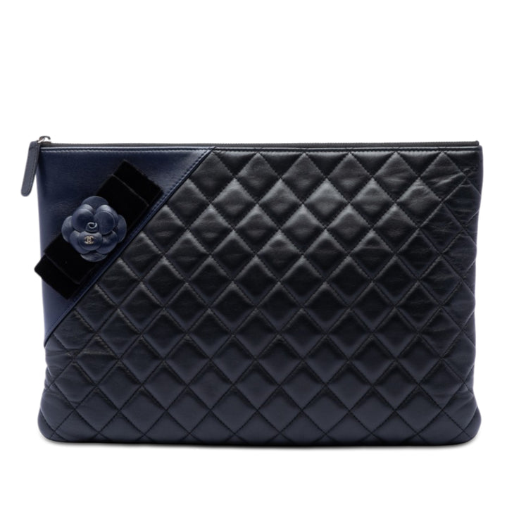 Chanel Large Matelassé Cuir d’agneau Camellia O Étui Pochette