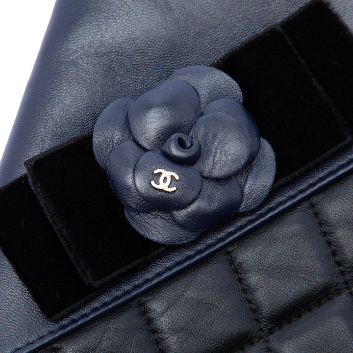 Chanel Large Matelassé Cuir d’agneau Camellia O Étui Pochette