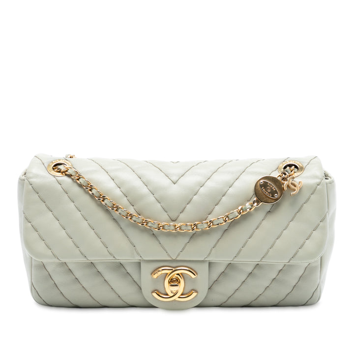 Chanel Medium Double Stitch Chevron Cuir d’agneau Simple rabat – GABY PARIS Authentique