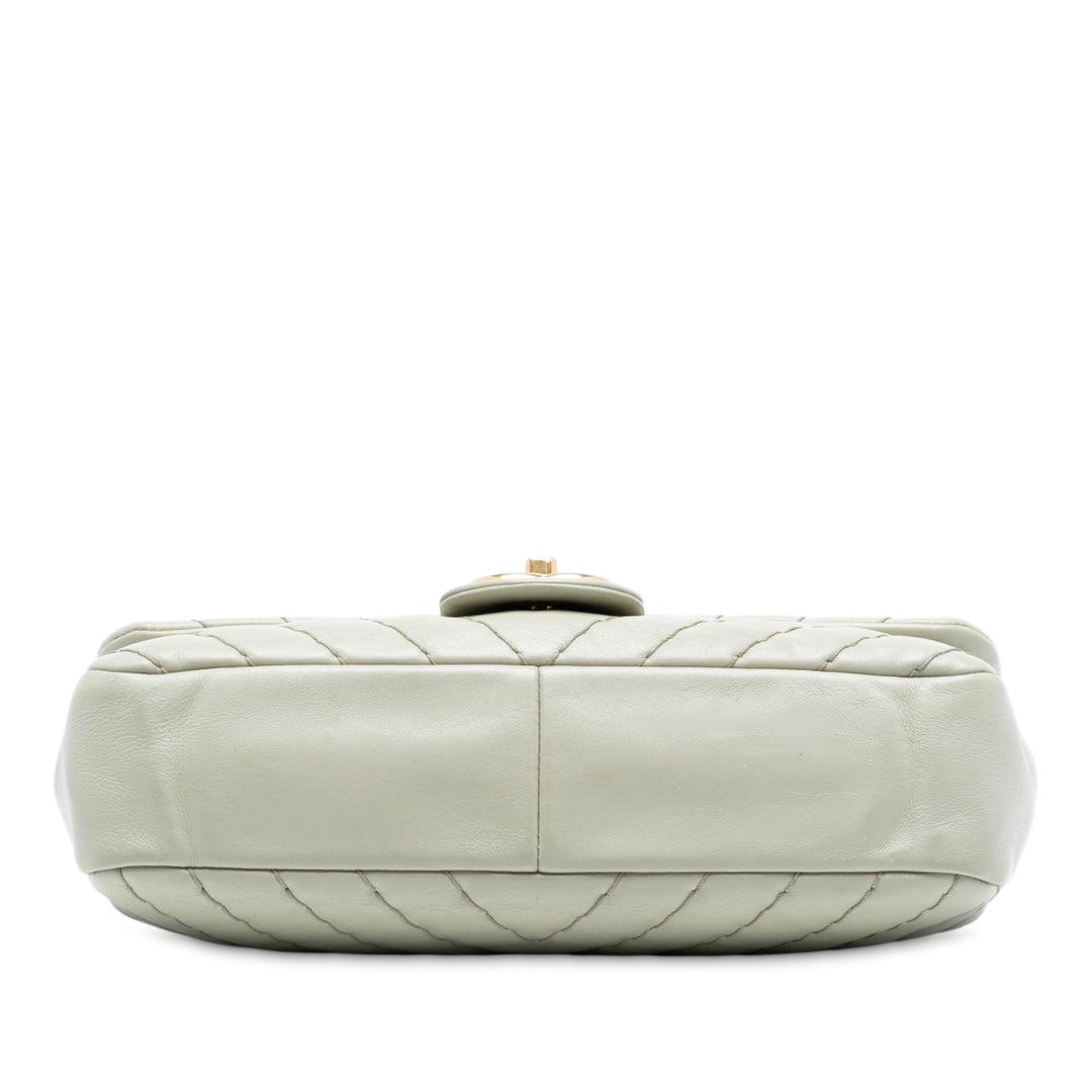 Chanel Medium Double Stitch Chevron Cuir d’agneau Simple rabat – GABY PARIS Authentique