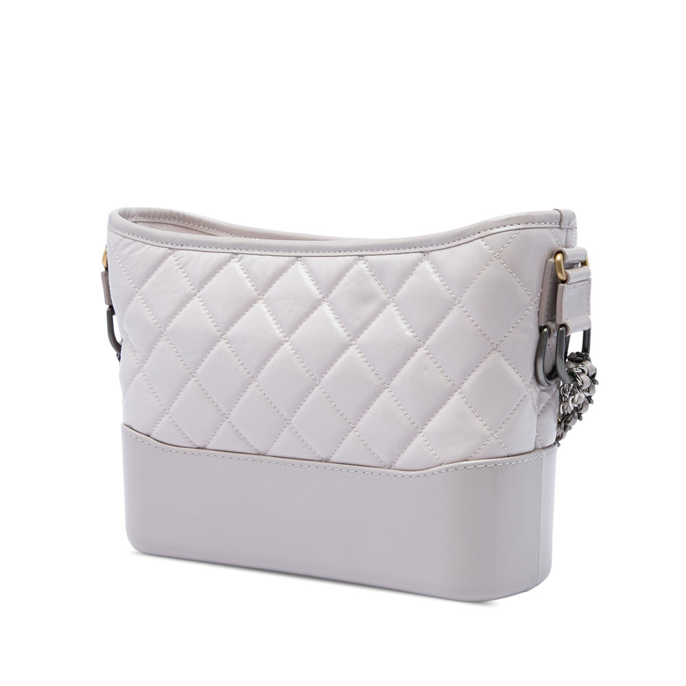 Chanel Matelassé vieilli Gabrielle Hobo Petit Cuir de veau Gris – vue 2 – GABY PARIS