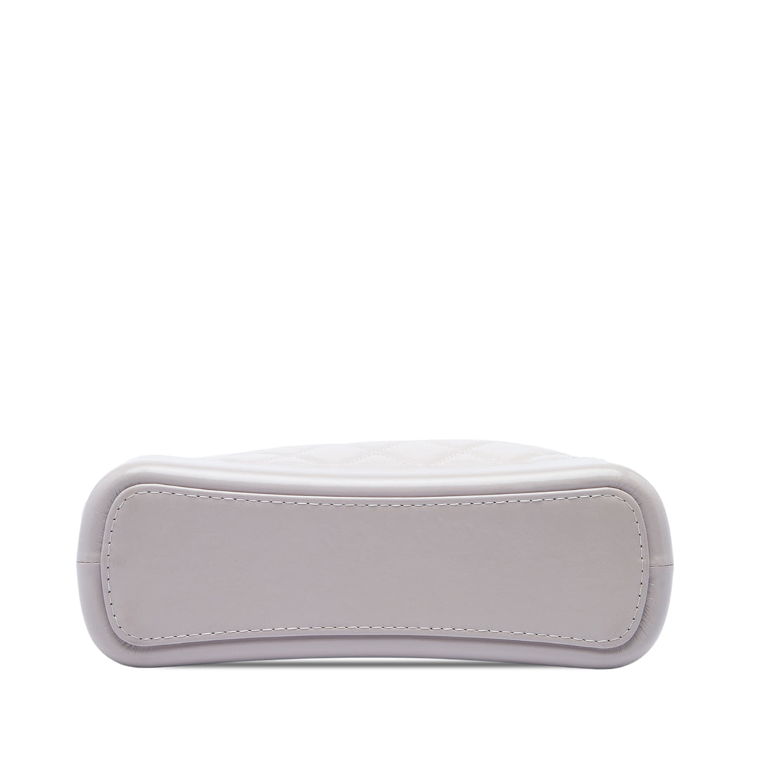 Chanel Matelassé vieilli Gabrielle Hobo Petit Cuir de veau Gris – vue 3 – GABY PARIS