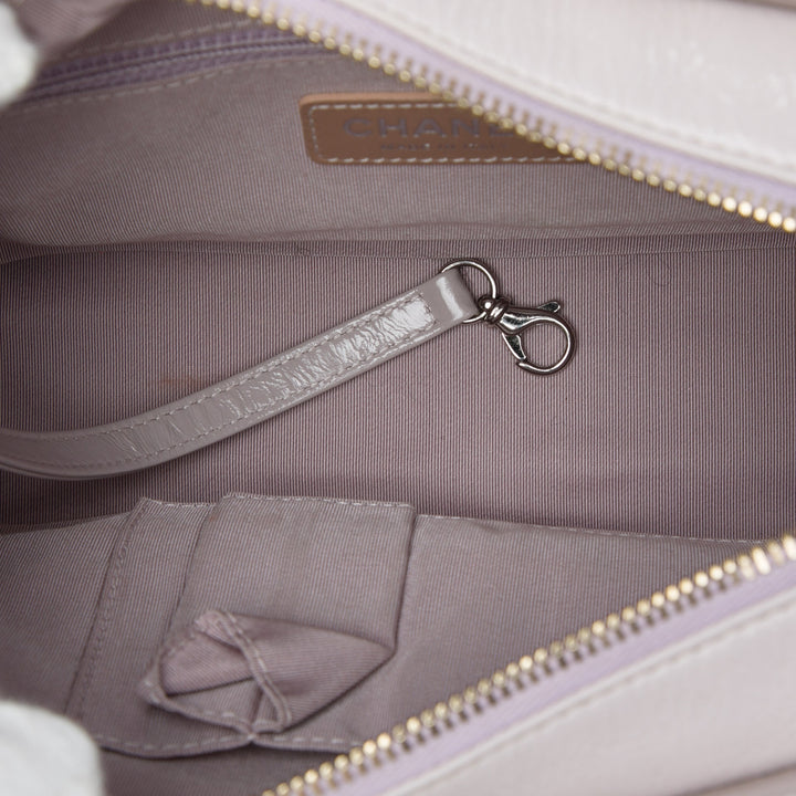 Chanel Matelassé vieilli Gabrielle Hobo Petit Cuir de veau Gris – vue 4 – GABY PARIS