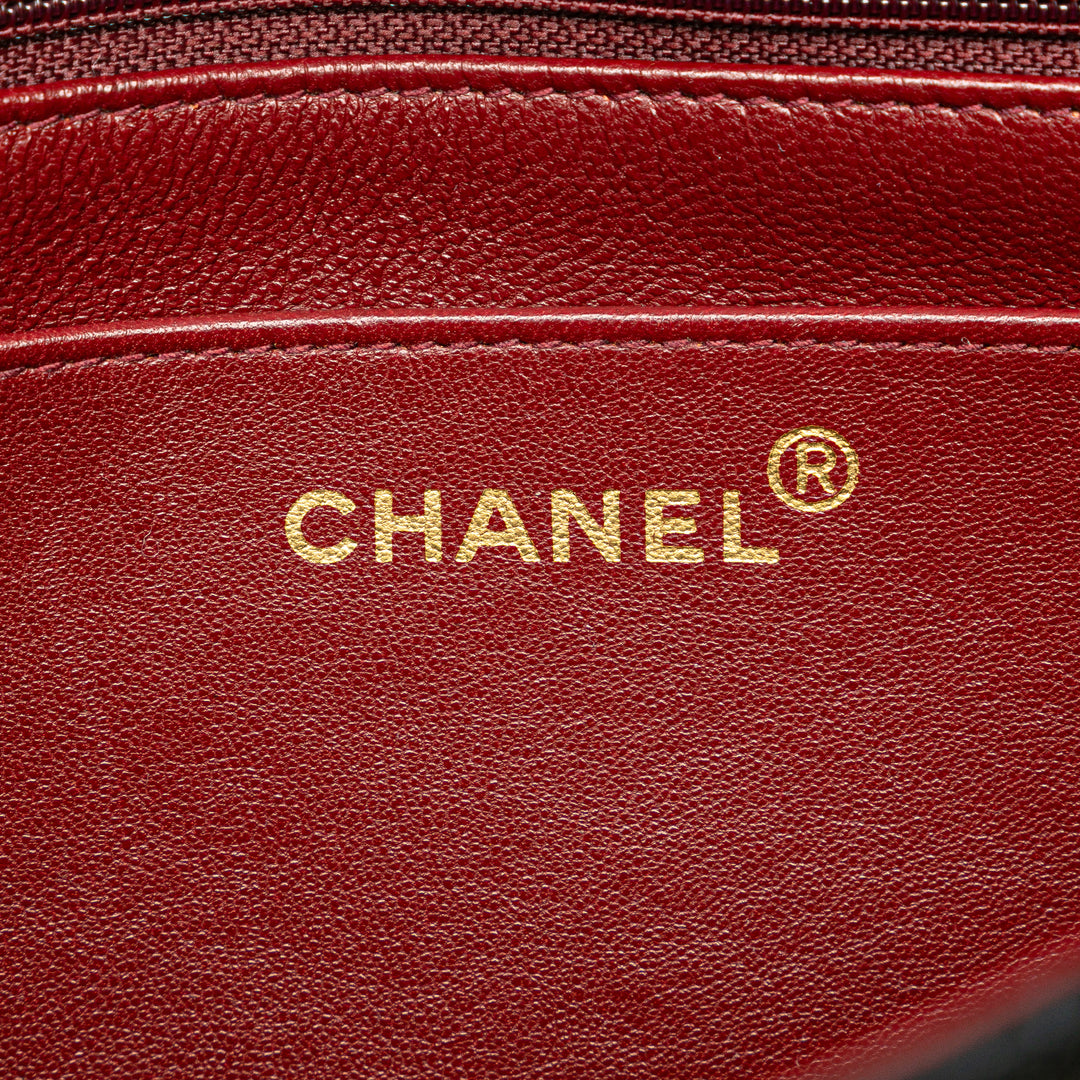 Chanel Medium Cuir d’agneau Diana à rabat