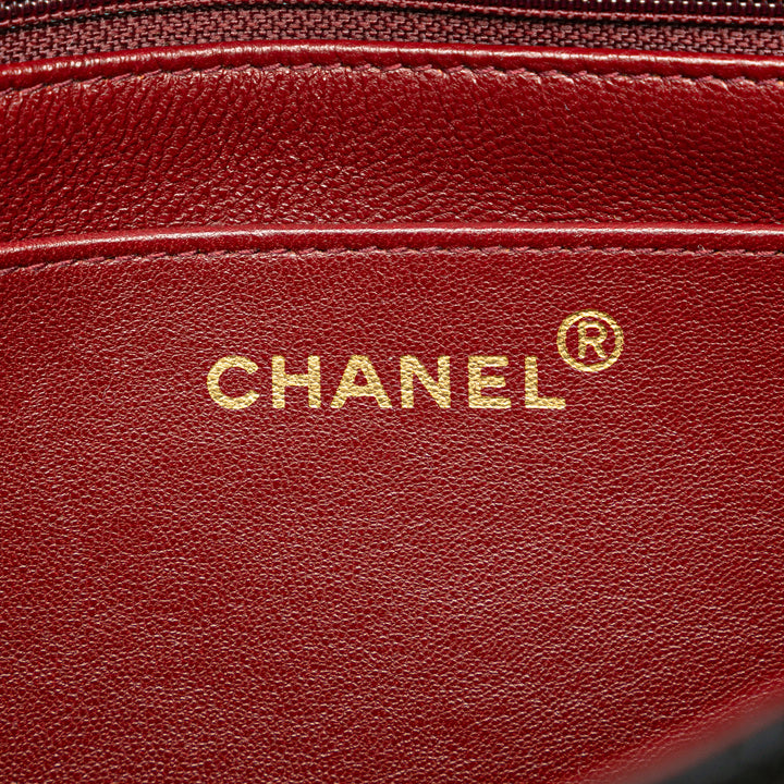 Chanel Medium Cuir d’agneau Diana à rabat