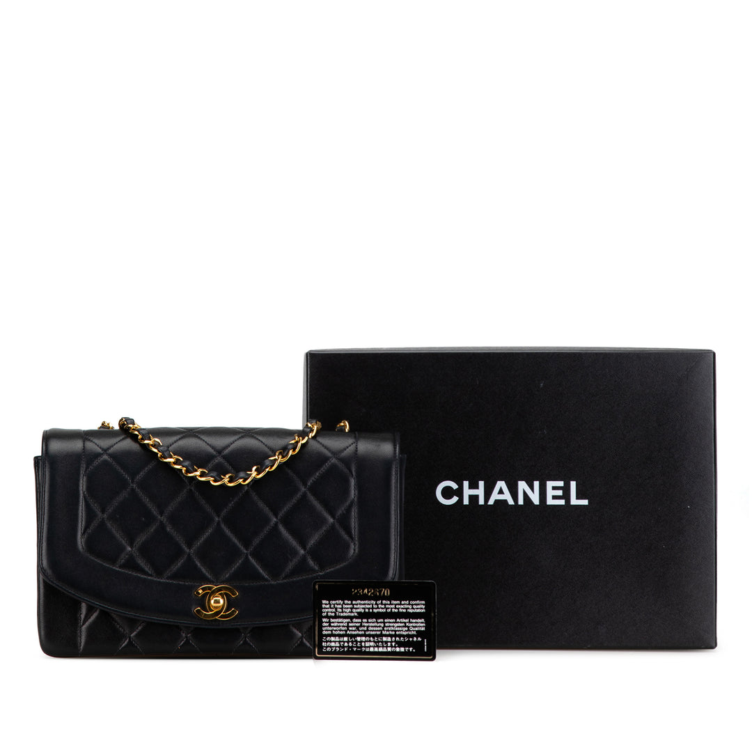 Chanel Medium Cuir d’agneau Diana à rabat