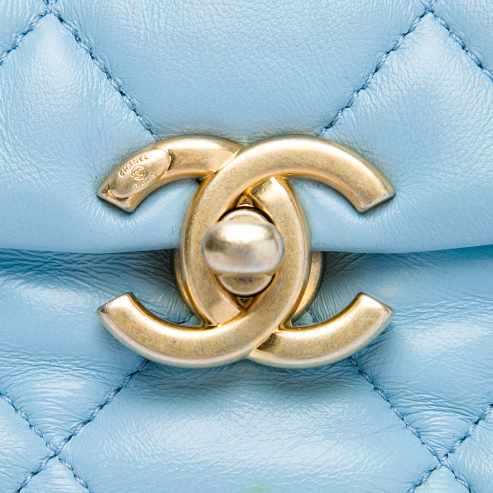 Chanel Mini Matelassé Cuir d’agneau Lacquered Chain à rabat