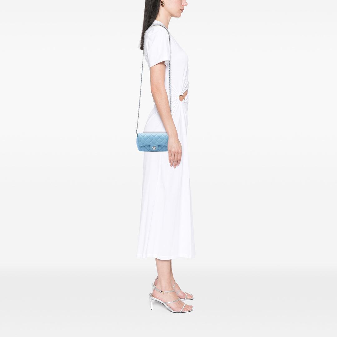 CC Matelassé Glasses Étui avec chaîne Cuir caviar Bleu