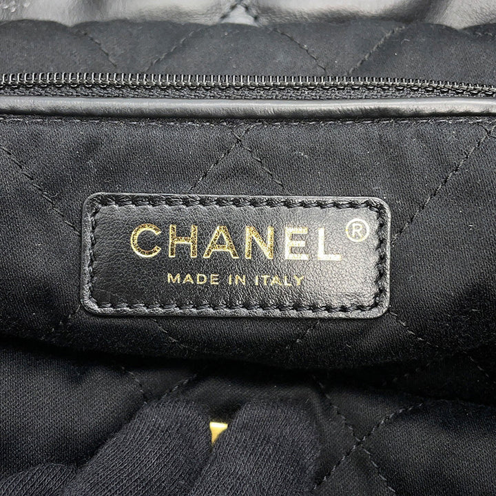 Matelassé brillant 22 Sac Moyen Cuir de veau Noir