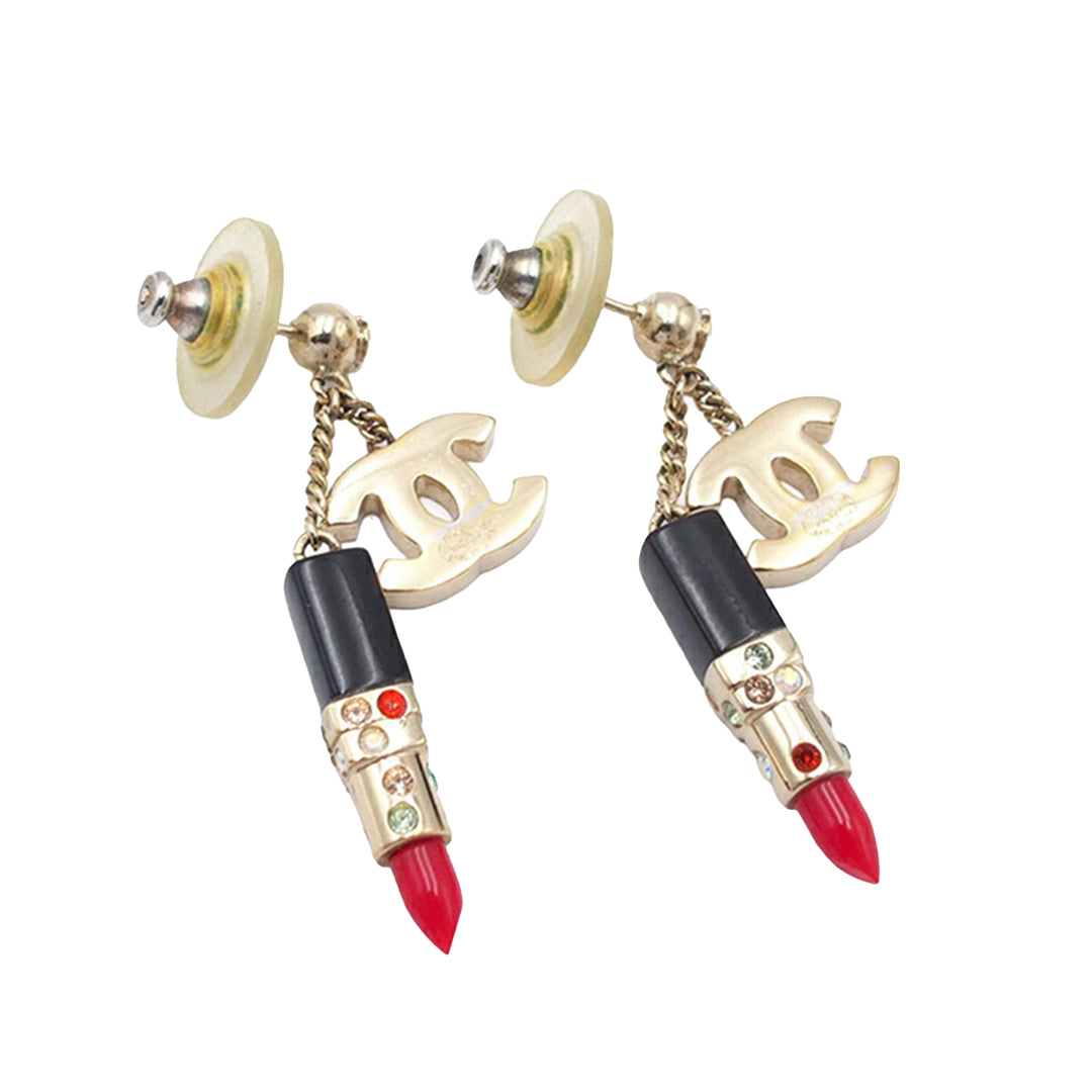 Chanel plaqué Resin et Rhinestone CC Lipstick pendantes fermoir poussette Boucles d’oreilles – GABY PARIS Authentique