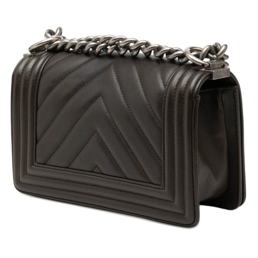 Chanel Small Chevron Cuir d’agneau Boy à rabat