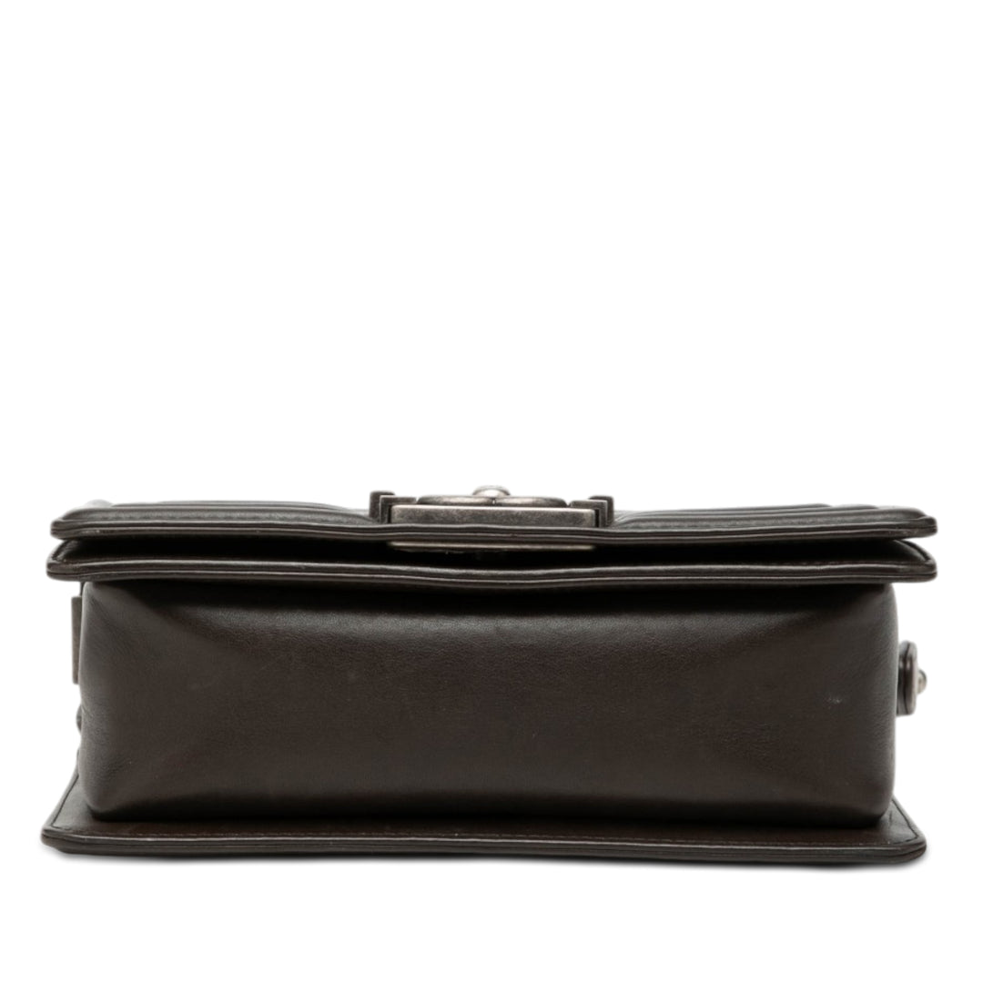 Chanel Small Chevron Cuir d’agneau Boy à rabat