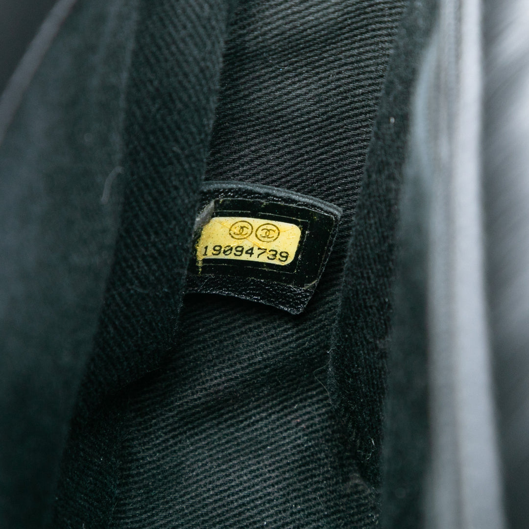 Chanel Medium embossé Cuir de veau Precious Symbols à rabat