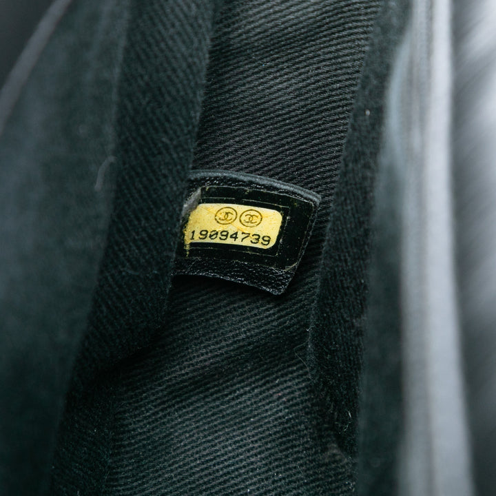 Chanel Medium embossé Cuir de veau Precious Symbols à rabat