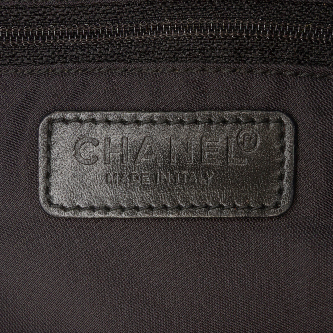 Chanel New Travel Line Nylon Sac à main Noir – GABY PARIS Authentique