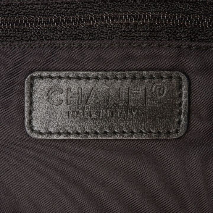 Chanel New Travel Line Nylon Sac à main Noir – GABY PARIS Authentique