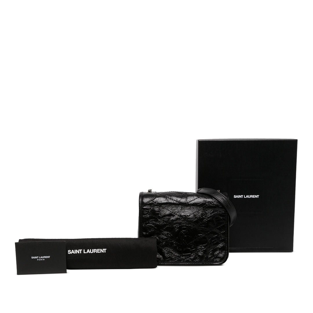Saint Laurent Sac bandoulière froissé Niki Wallet on Chain Cuir de veau Noir – vue 6 – GABY PARIS
