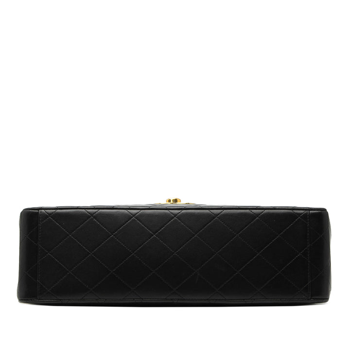 Chanel Maxi XL Classic Cuir d’agneau Simple rabat