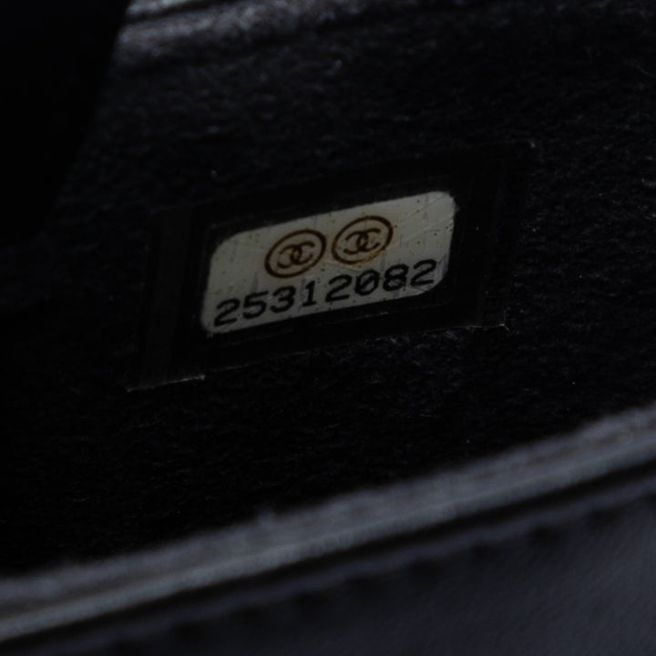 Chanel CC Matelassé Cuir d’agneau Sac rond à chaîne Phone Holder