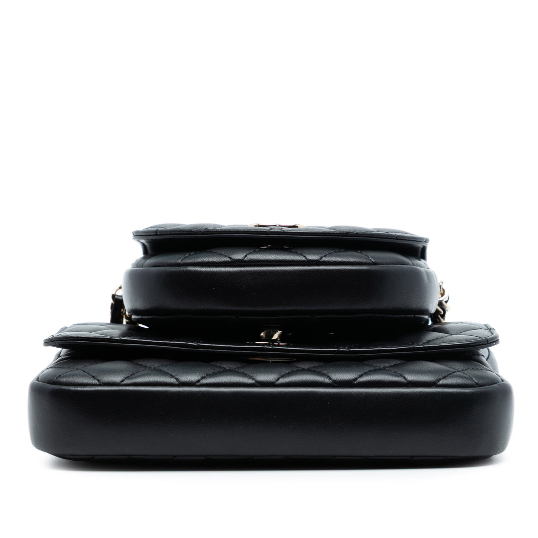 Chanel CC Matelassé Cuir d’agneau Side Packs à rabat