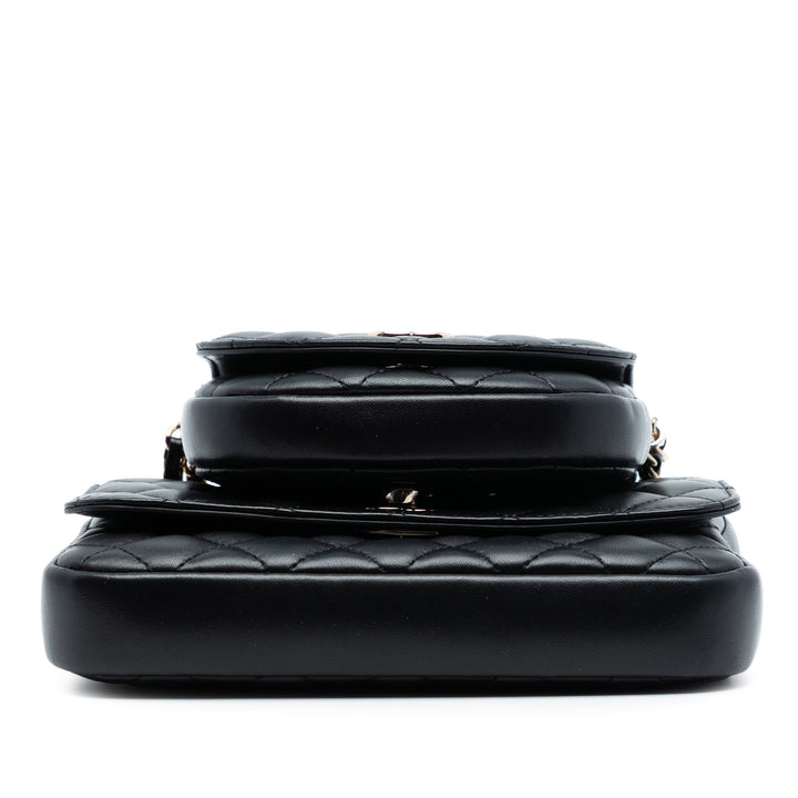 Chanel CC Matelassé Cuir d’agneau Side Packs à rabat