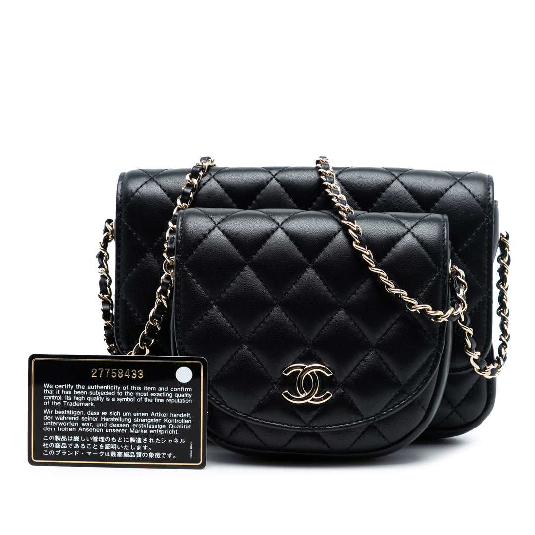 Chanel CC Matelassé Cuir d’agneau Side Packs à rabat