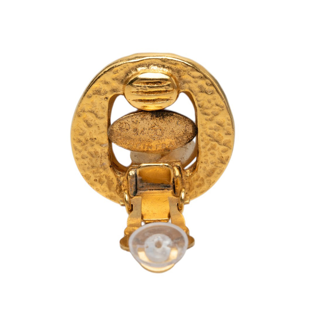 Chanel CC plaqué et Perles fantaisie Rond À clip Boucles d'oreilles Doré – vue 3 – GABY PARIS