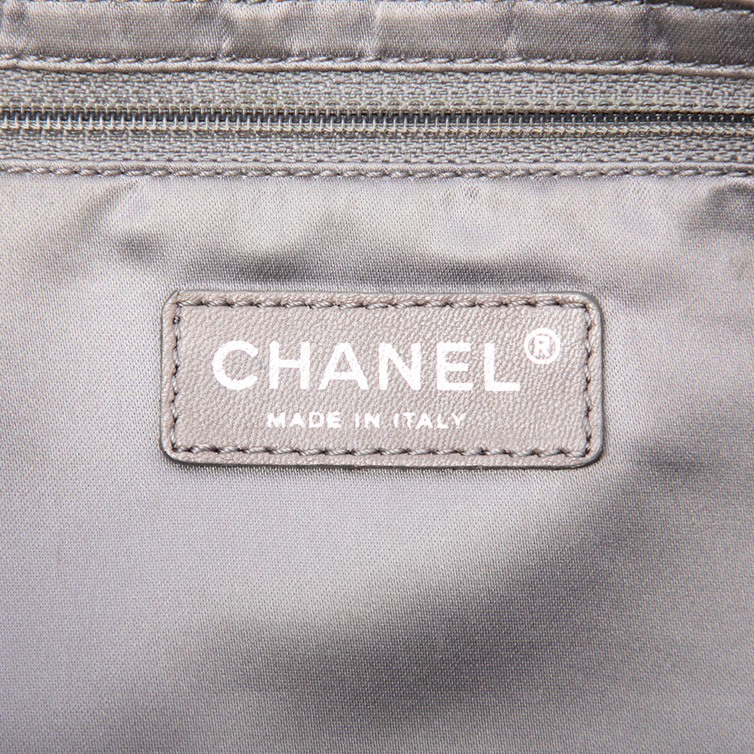 Chanel Sac porté épaule perforé Reissue 2.55 Drill à rabat Moyen Cuir de veau Noir – vue 5 – GABY PARIS