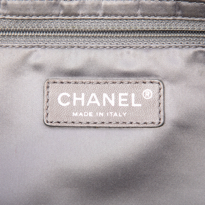 Chanel Sac porté épaule perforé Reissue 2.55 Drill à rabat Moyen Cuir de veau Noir – vue 5 – GABY PARIS