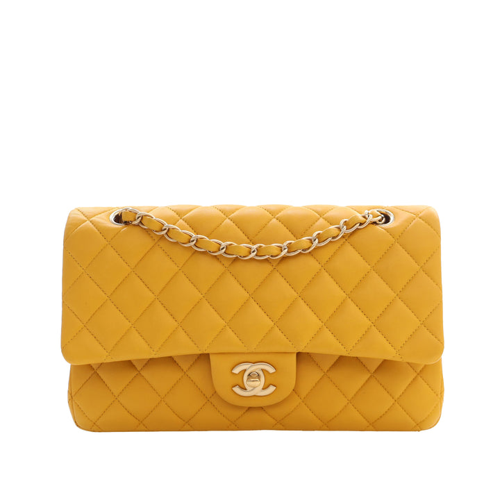 Chanel Classic Double rabat Moyen Cuir d'agneau Jaune – vue principale – GABY PARIS